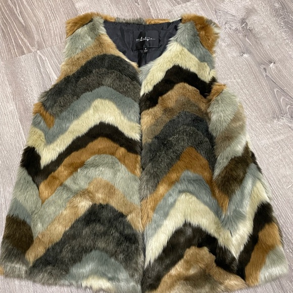 Vintage Jackets & Blazers - BKE Boutique Faux Fur Vest in Brown and Cream